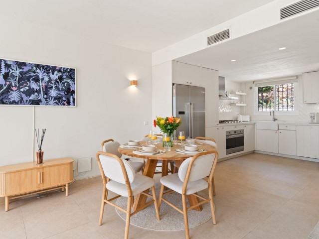 2 Slaapkamer Rijtjeshuis in Altos de los Monteros
