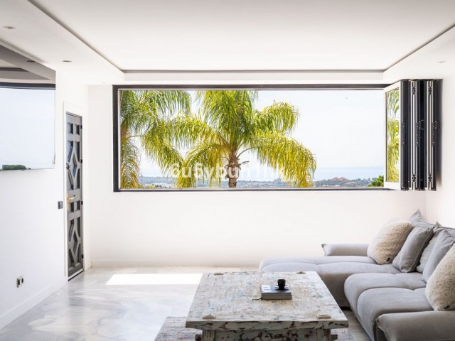 2 Bedrooms Apartment in Benahavís