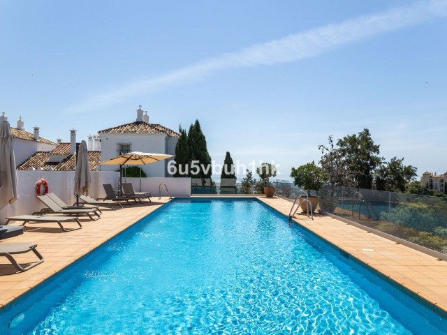 2 Bedrooms Apartment in Benahavís