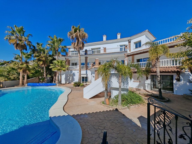 Villa avec 9 Chambres  à Benalmadena