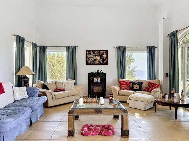 4 Schlafzimmer Villa in Canillas de Aceituno