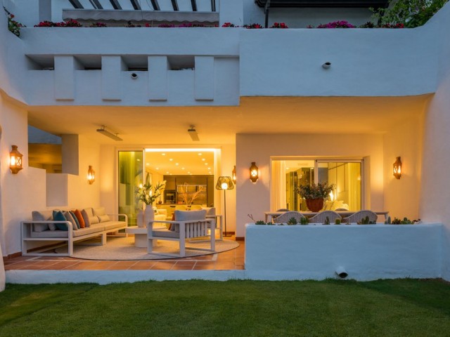 Appartement avec 3 Chambres  à Estepona