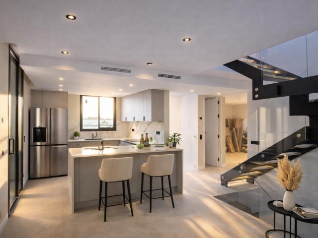 Villa avec 4 Chambres  à Nueva Andalucía