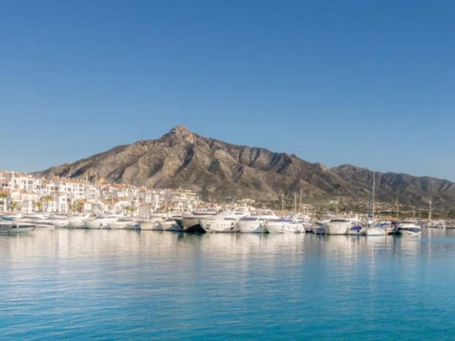 Villa avec 4 Chambres  à Nueva Andalucía