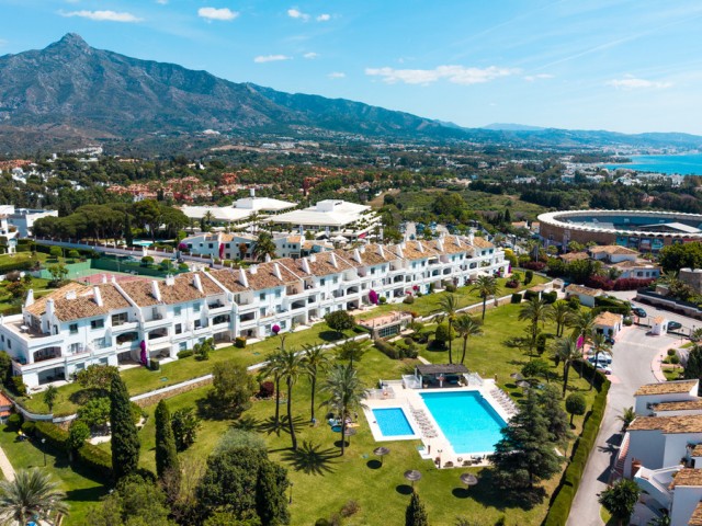 Apartamento con 3 Dormitorios  en Nueva Andalucía
