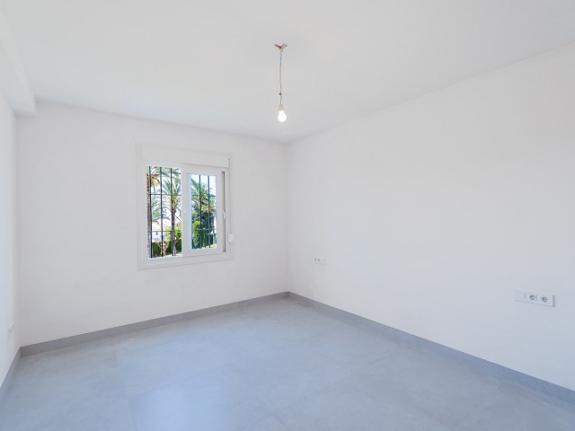 Apartamento con 3 Dormitorios  en Nueva Andalucía