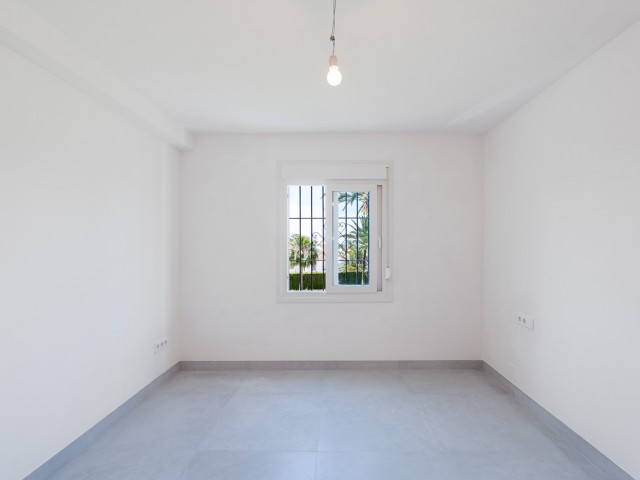 Apartamento con 3 Dormitorios  en Nueva Andalucía