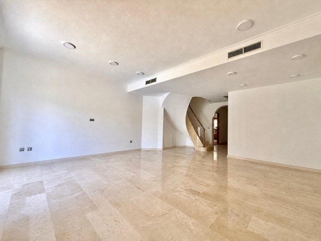 4 Bedrooms Apartment in Torremolinos
