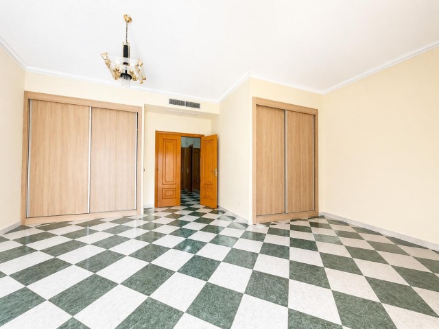 4 Bedrooms Apartment in Torremolinos