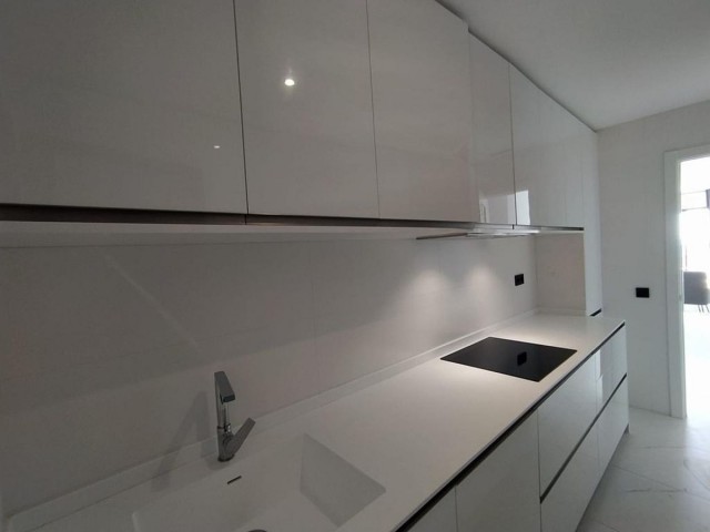 Penthouse avec 2 Chambres  à Estepona
