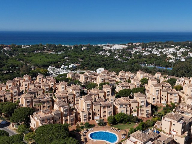 4 Bedrooms Apartment in Elviria