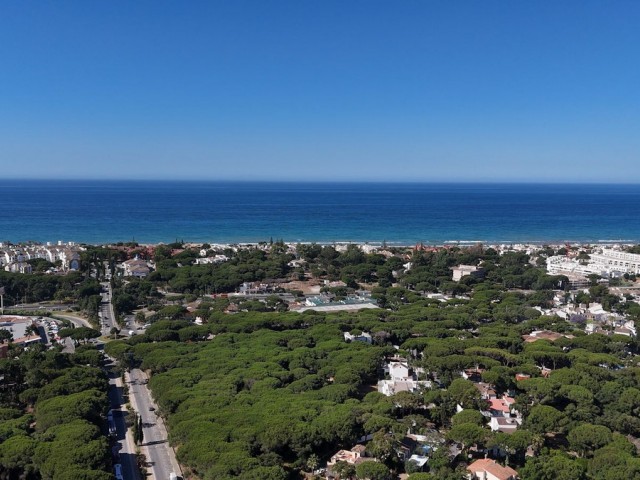 4 Bedrooms Apartment in Elviria
