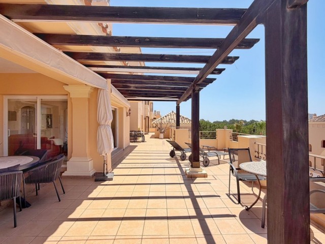 4 Bedrooms Apartment in Elviria