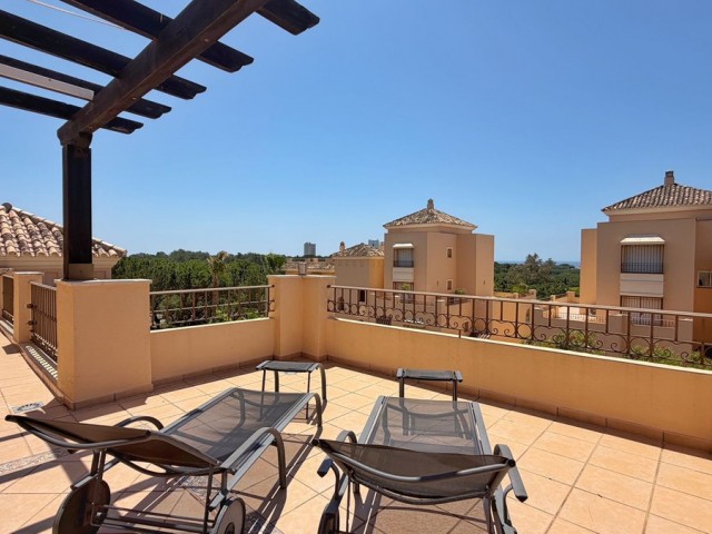 4 Bedrooms Apartment in Elviria
