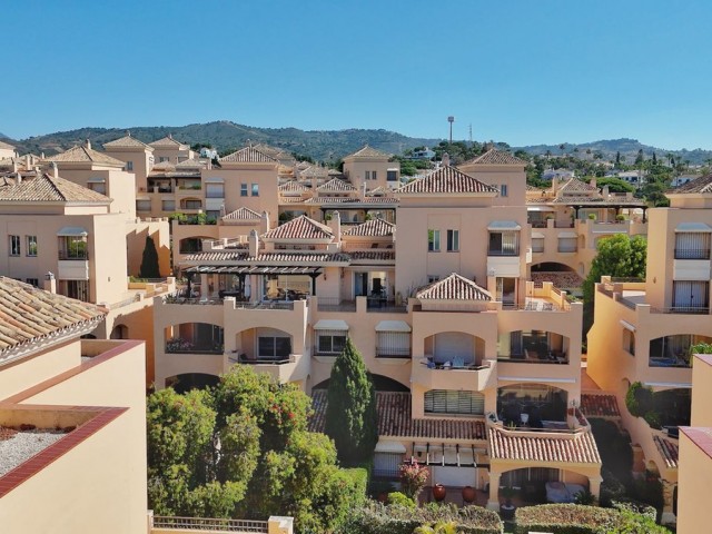 4 Bedrooms Apartment in Elviria