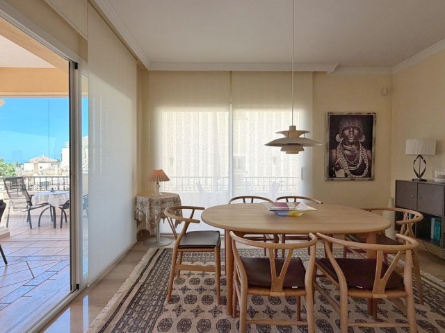 4 Bedrooms Apartment in Elviria