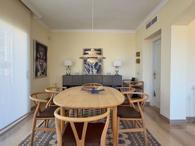 4 Bedrooms Apartment in Elviria