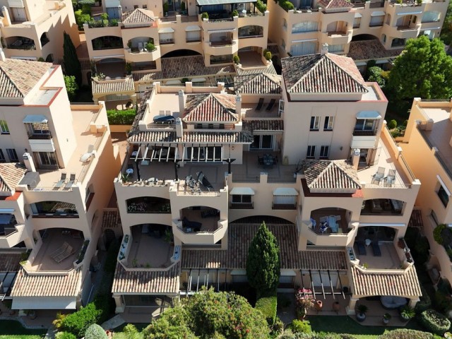 4 Bedrooms Apartment in Elviria