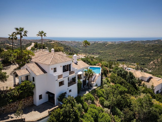 5 Bedrooms Villa in Benahavís
