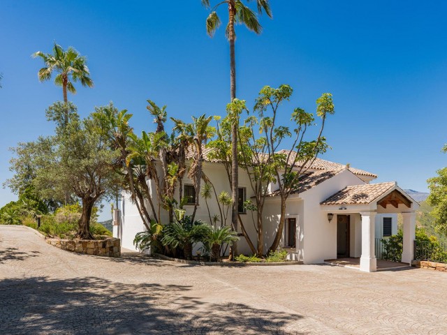 5 Bedrooms Villa in Benahavís