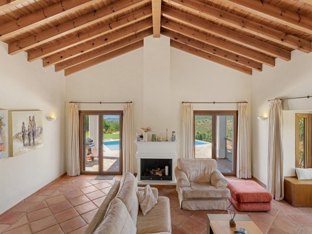 5 Bedrooms Villa in Benahavís