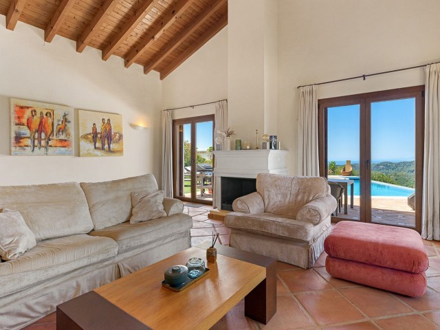 5 Bedrooms Villa in Benahavís