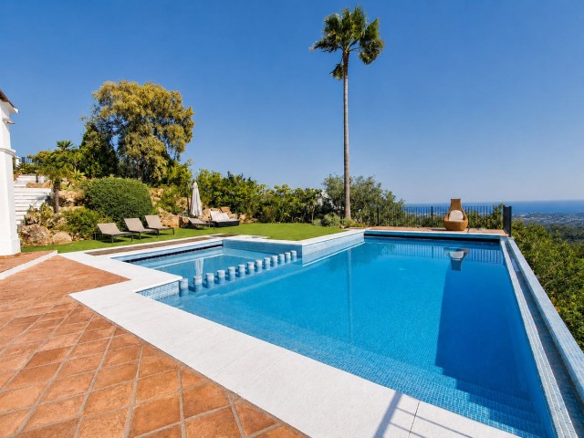 5 Bedrooms Villa in Benahavís
