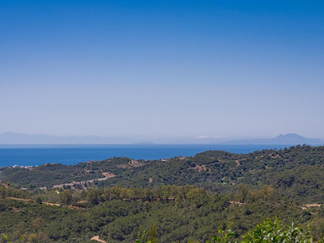 5 Bedrooms Villa in Benahavís