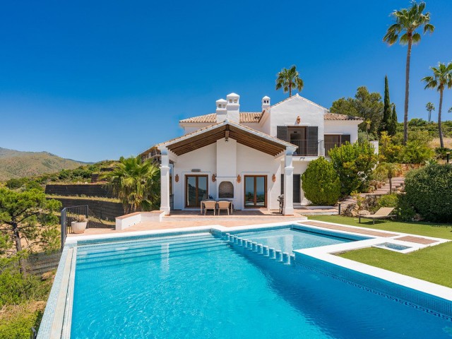 5 Bedrooms Villa in Benahavís