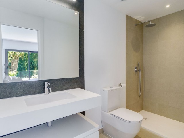 Maison mitoyenne avec 3 Chambres  à Estepona