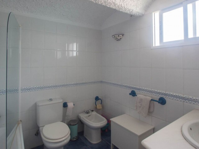 Maison mitoyenne avec 3 Chambres  à Estepona