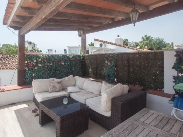 Maison mitoyenne avec 3 Chambres  à Estepona