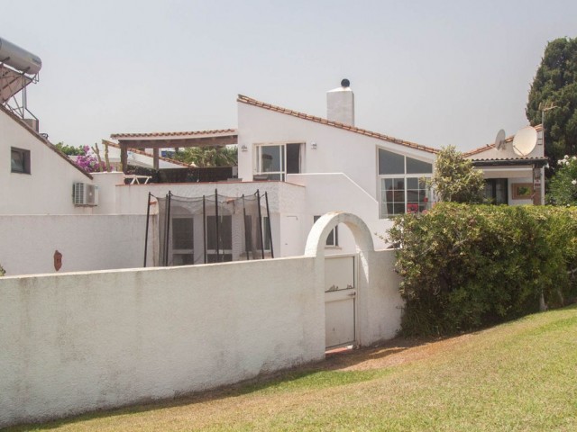 Maison mitoyenne avec 3 Chambres  à Estepona