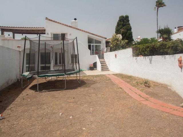 Maison mitoyenne avec 3 Chambres  à Estepona