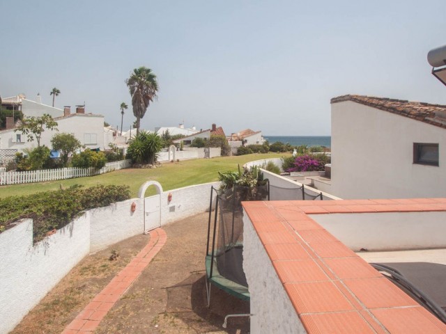 Maison mitoyenne avec 3 Chambres  à Estepona