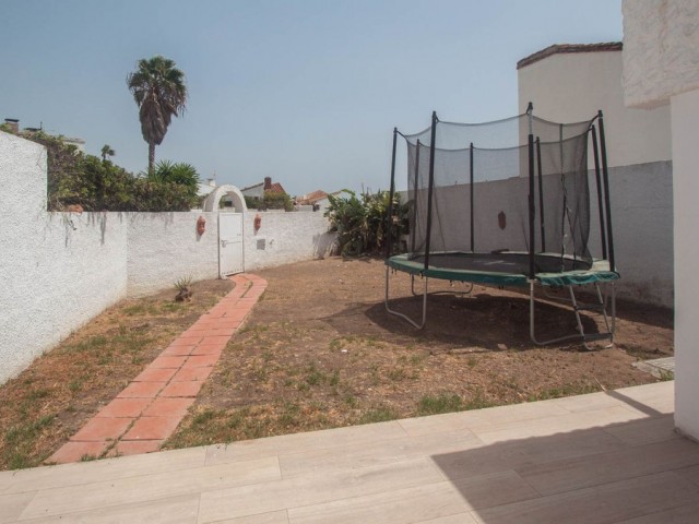 Maison mitoyenne avec 3 Chambres  à Estepona