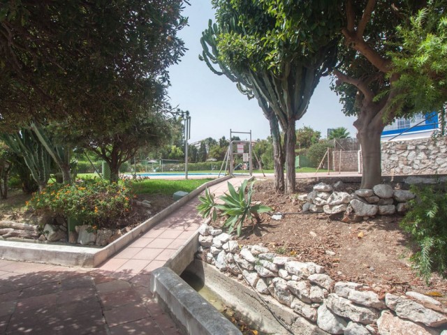 Maison mitoyenne avec 3 Chambres  à Estepona