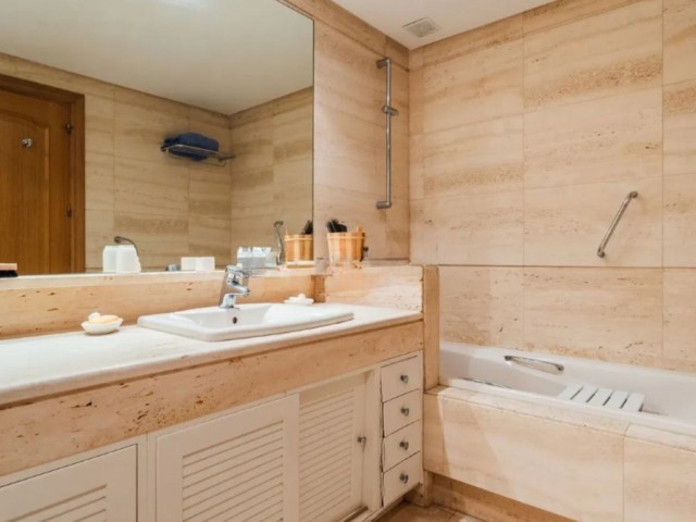 2 Bedrooms Apartment in Marbella