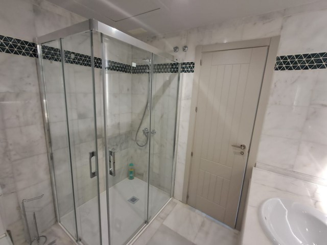 Villa avec 3 Chambres  à Estepona