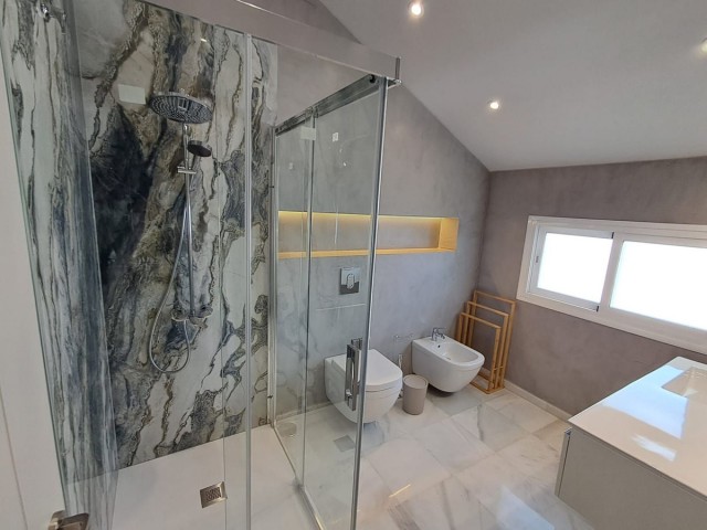 Villa avec 3 Chambres  à Estepona