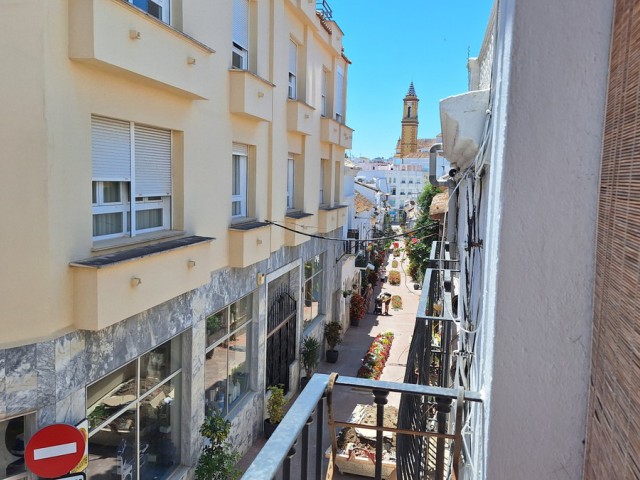 Commercial avec 5 Chambres  à Estepona