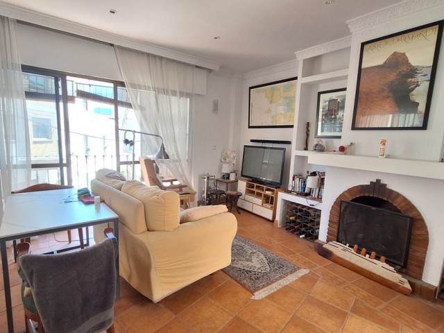 Commercial avec 5 Chambres  à Estepona