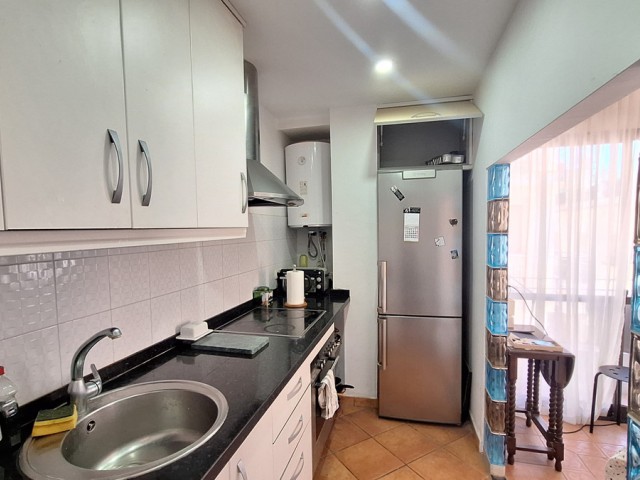 Commercial avec 5 Chambres  à Estepona