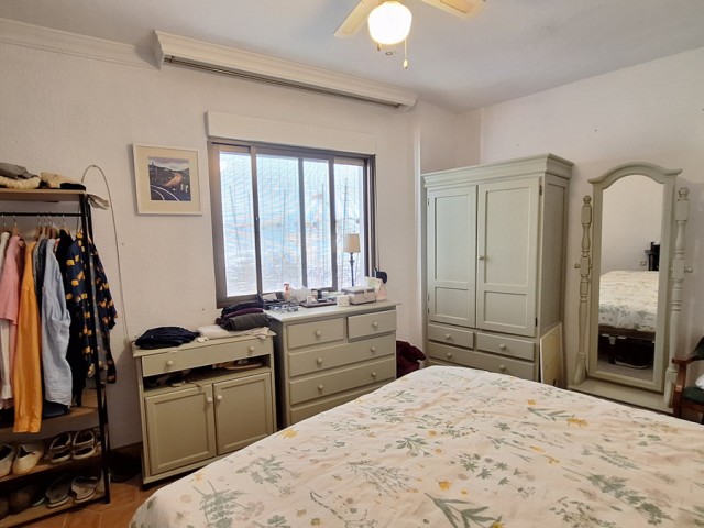 Commercial avec 5 Chambres  à Estepona