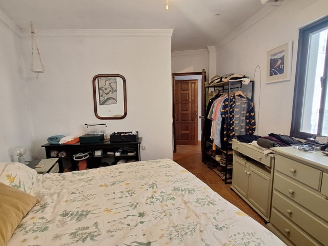 Commercial avec 5 Chambres  à Estepona