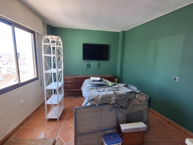 Commercial avec 5 Chambres  à Estepona