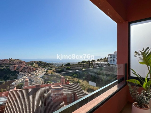 4 Bedrooms Apartment in Calahonda