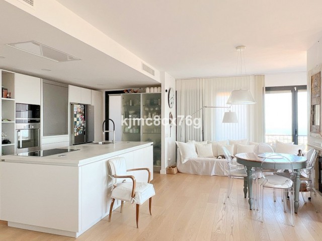 4 Bedrooms Apartment in Calahonda