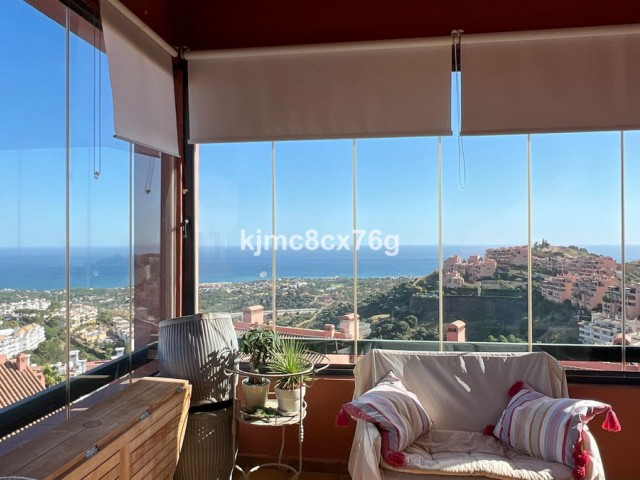 4 Bedrooms Apartment in Calahonda