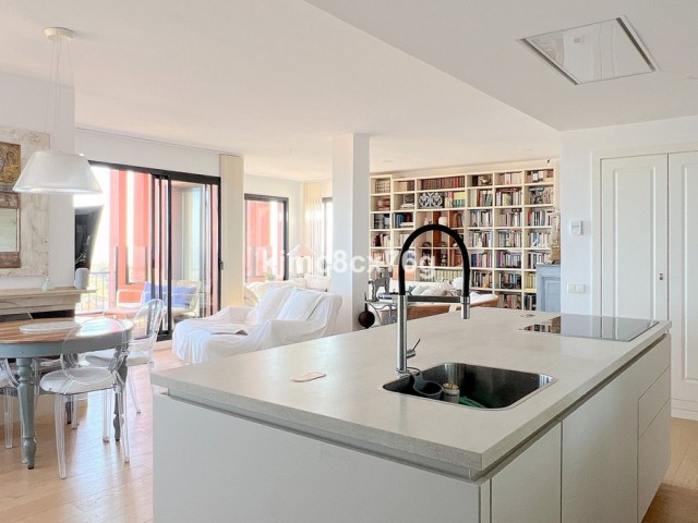 4 Bedrooms Apartment in Calahonda